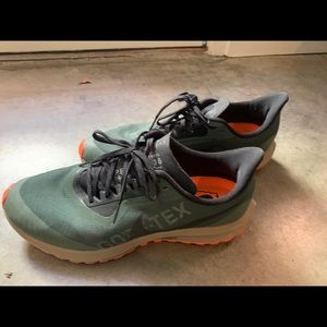 Nike Goretex green sneakers
